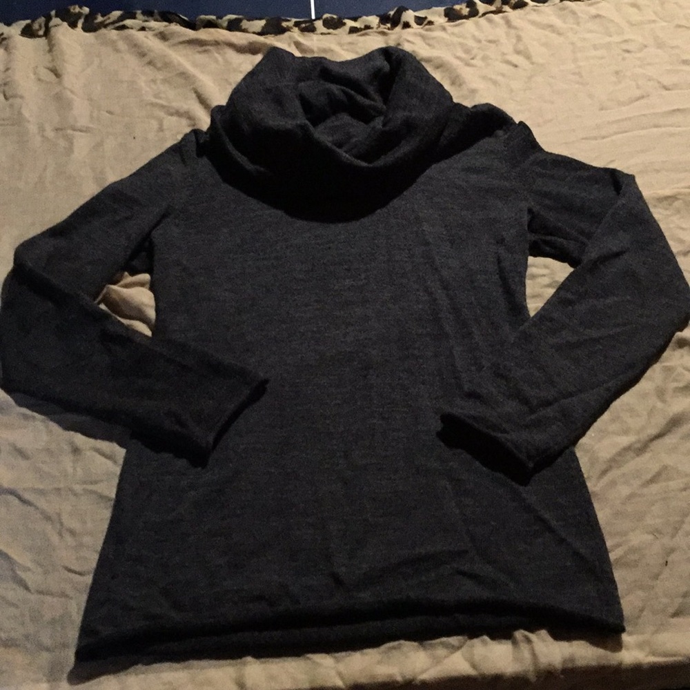 Lulu Bravo Dark Gray Sweater Never Used